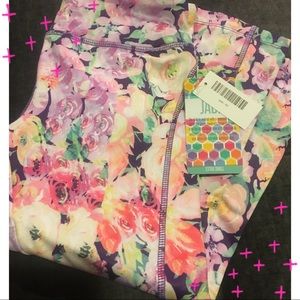 Lularoe floral Jade Capri workout leggings🌺🌹